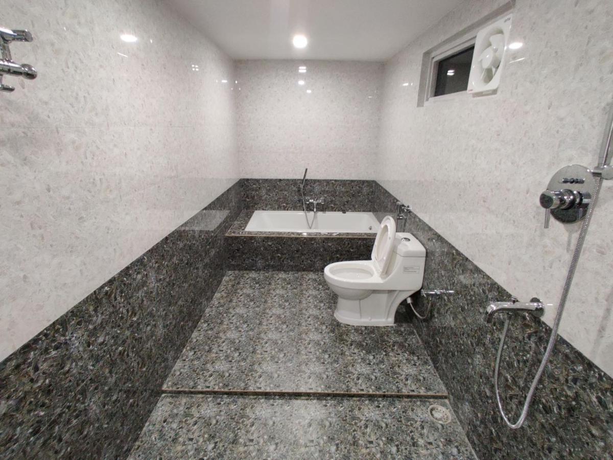 The Sumola House Hotel Jorhat Room photo